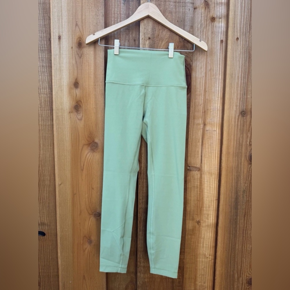 Lululemon Women’s Wunder Under Tight 25” Leggings Green Size 4 EUC